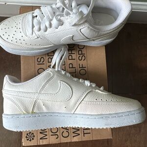 Nike Kids' White Sneakers 5.5y Nike court vision low